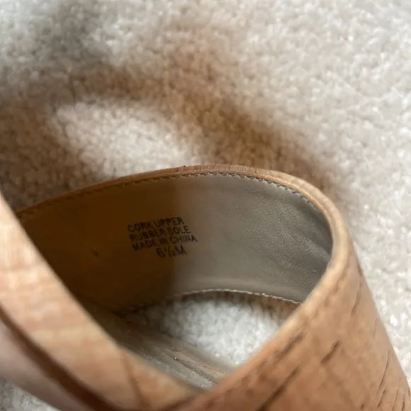 🥦 Ann Taylor Lorna cork healed sandals