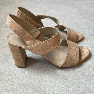 🥦 Ann Taylor Lorna cork healed sandals