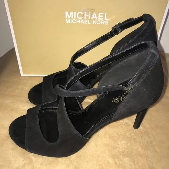 💯% Authentic Michael Kors Estee Buckle Heels