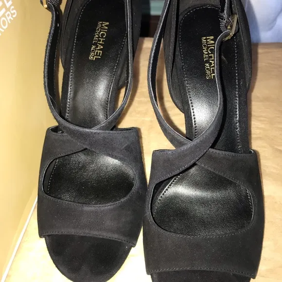 💯% Authentic Michael Kors Estee Buckle Heels