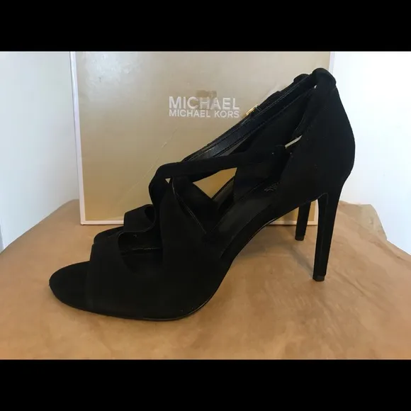 💯% Authentic Michael Kors Estee Buckle Heels