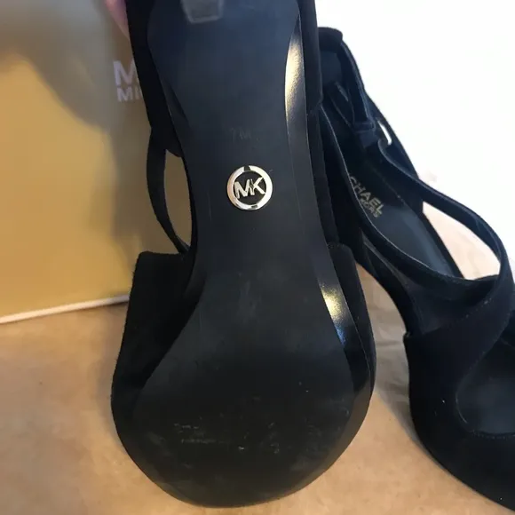 💯% Authentic Michael Kors Estee Buckle Heels