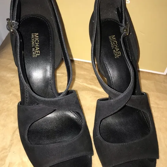 💯% Authentic Michael Kors Estee Buckle Heels