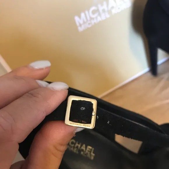 💯% Authentic Michael Kors Estee Buckle Heels