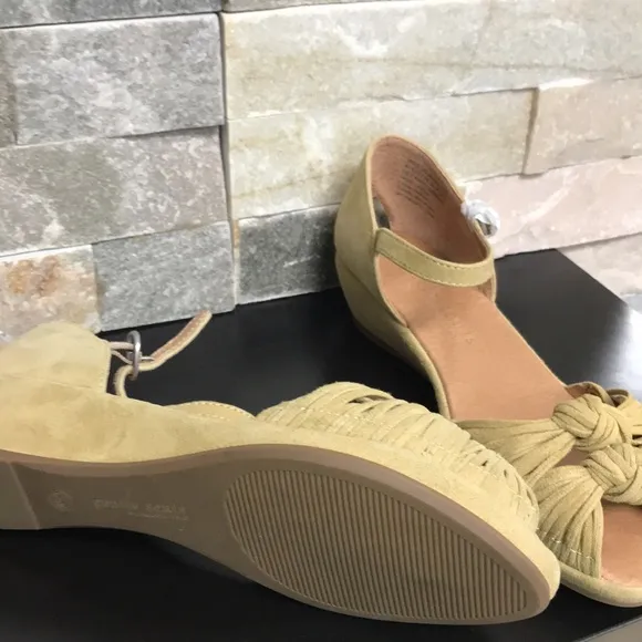 🎁 Gentle Souls Lily Knot Sandals
