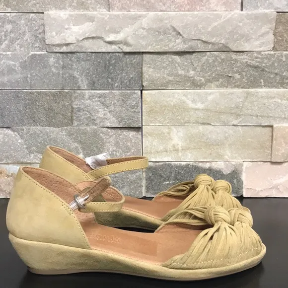 🎁 Gentle Souls Lily Knot Sandals