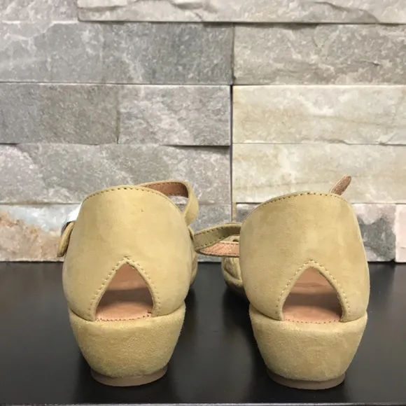 🎁 Gentle Souls Lily Knot Sandals