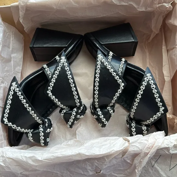 - nib Alexandre Birman “Clarita” Stitched Bow Block Heel Sandals in Black size 7
