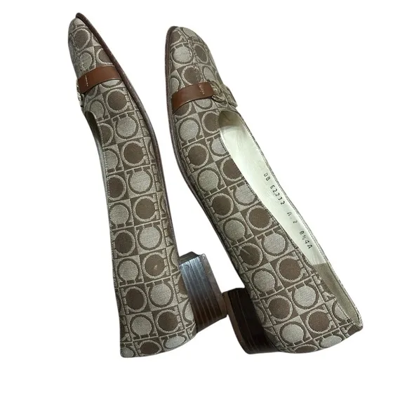 👞 Salvatore Ferragamo ladies pumps 8 1/2 AAAA