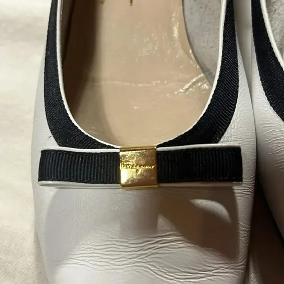 [10] Salvatore Ferragamo White Black lillaz Vara Bow Pumps Heel Shoes