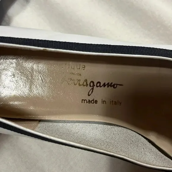[10] Salvatore Ferragamo White Black lillaz Vara Bow Pumps Heel Shoes