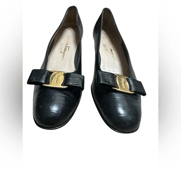 109. 👠Salvatore Ferragamo Vara women’s shoes 8 1/2 AAAA black