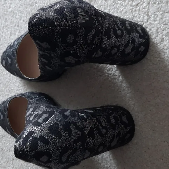 35. NWOT Cole Hann block heels leopard print