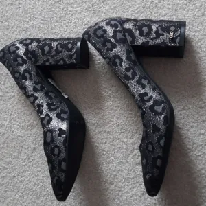 35. NWOT Cole Hann block heels leopard print