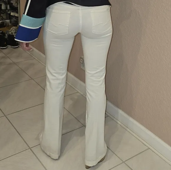 7 white boot cut mid-rise Jeans, size 27