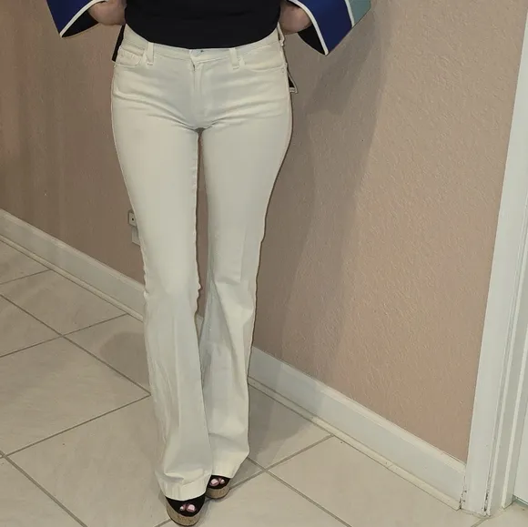 7 white boot cut mid-rise Jeans, size 27