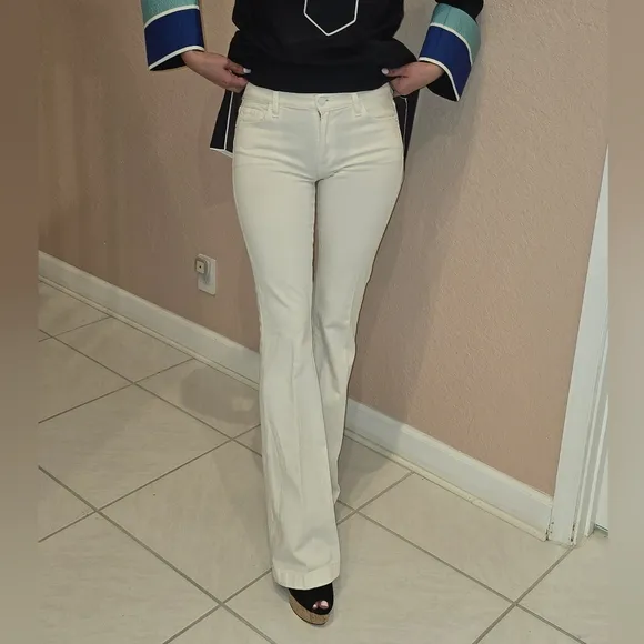7 white boot cut mid-rise Jeans, size 27