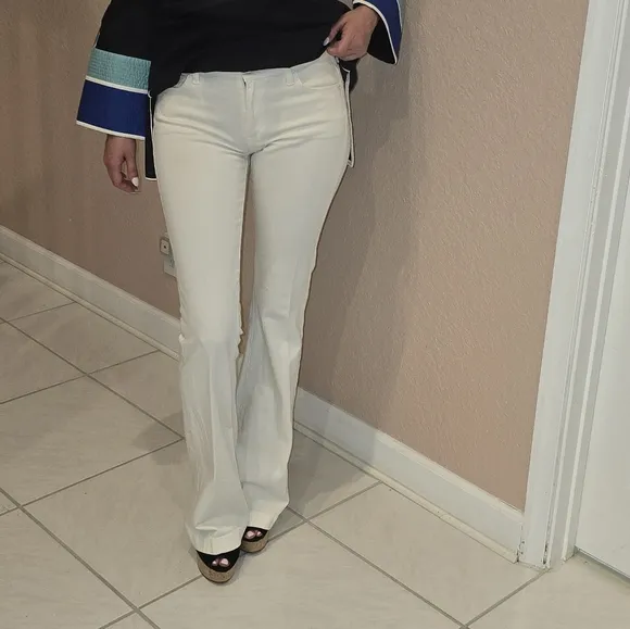 7 white boot cut mid-rise Jeans, size 27