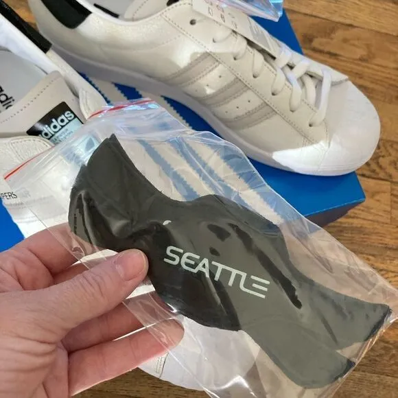 Adidas Originals Superstar City/JetSetter