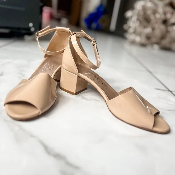 AGL • Single Band Patent Sandal • 40
