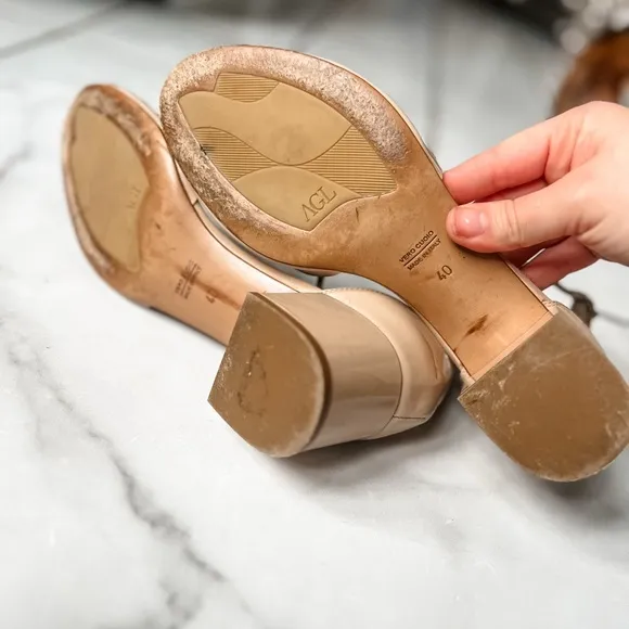 AGL • Single Band Patent Sandal • 40