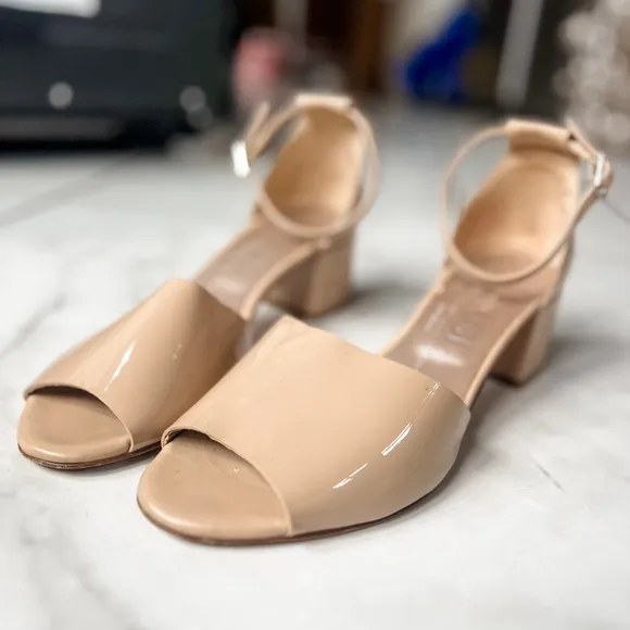 AGL • Single Band Patent Sandal • 40