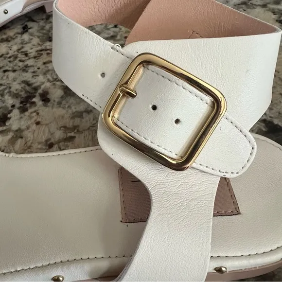 AGL SVEVA LEATHER SANDALS IN WHITE