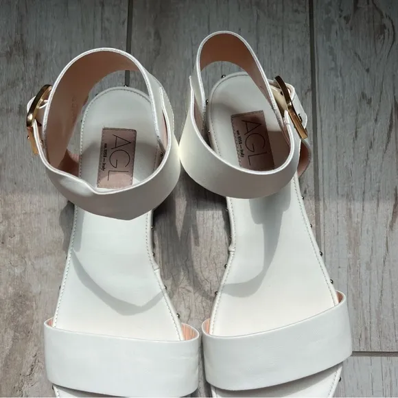 AGL SVEVA LEATHER SANDALS IN WHITE