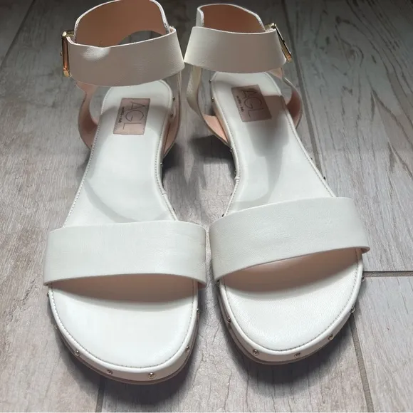 AGL SVEVA LEATHER SANDALS IN WHITE
