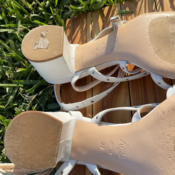 AGL WHITE SANDALS BLOCK HEEL STUDDED DETAILS SIZE 39