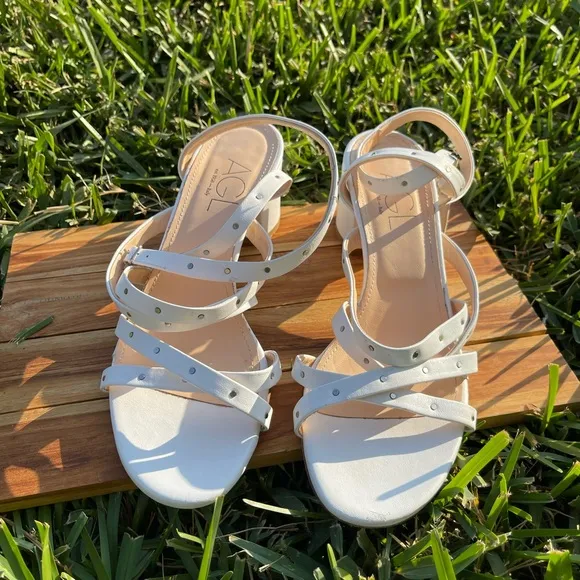 AGL WHITE SANDALS BLOCK HEEL STUDDED DETAILS SIZE 39