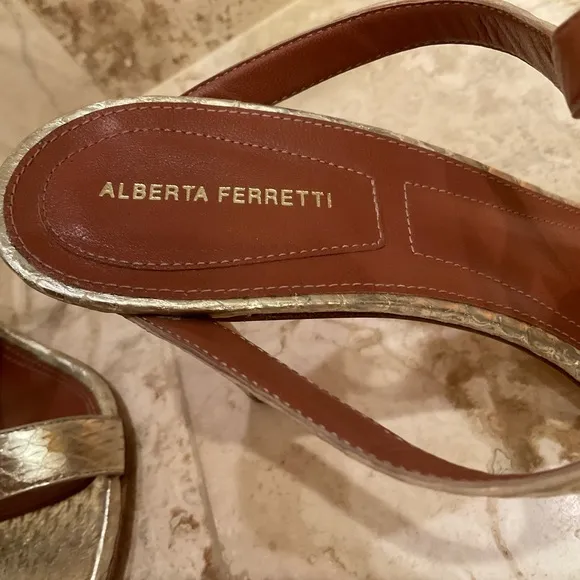 ALBERTA FERRETTI GOLD GLADIATOR SANDALS SIZE 38       HEEL  4”