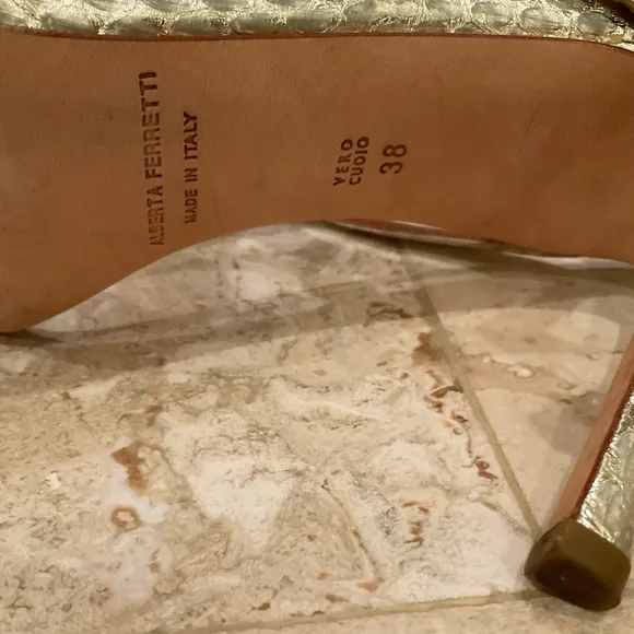 ALBERTA FERRETTI GOLD GLADIATOR SANDALS SIZE 38       HEEL  4”