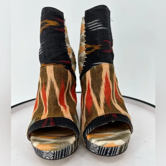 ALDO WEDGE HEELS SLIP ON WITH BACK ZIPPER FUN  PATCHWORK DESIGN