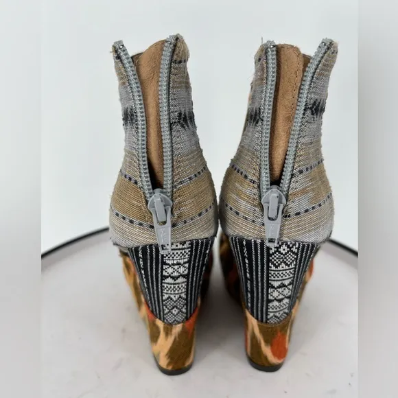 ALDO WEDGE HEELS SLIP ON WITH BACK ZIPPER FUN  PATCHWORK DESIGN