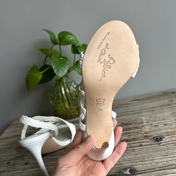 Alice   Olivia, Fanniey White Heel Sandals, size 7.5 new never worn