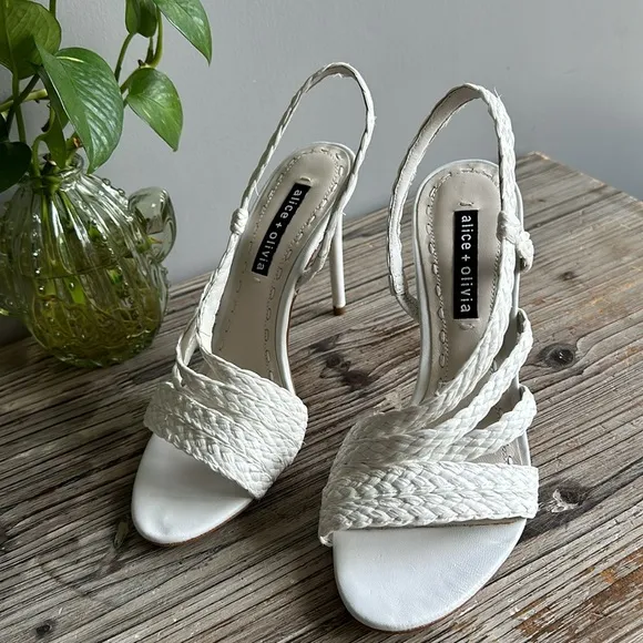 Alice   Olivia, Fanniey White Heel Sandals, size 7.5 new never worn