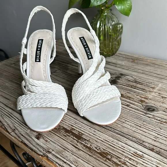 Alice   Olivia, Fanniey White Heel Sandals, size 7.5 new never worn