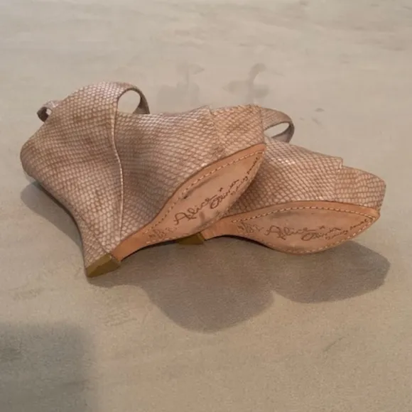 Alice   Olivia Nude Python Leather Platform Sculpted Wedge Heels NWOT