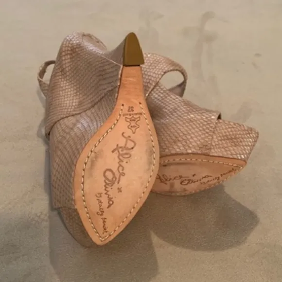 Alice   Olivia Nude Python Leather Platform Sculpted Wedge Heels NWOT