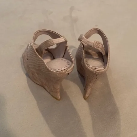 Alice   Olivia Nude Python Leather Platform Sculpted Wedge Heels NWOT
