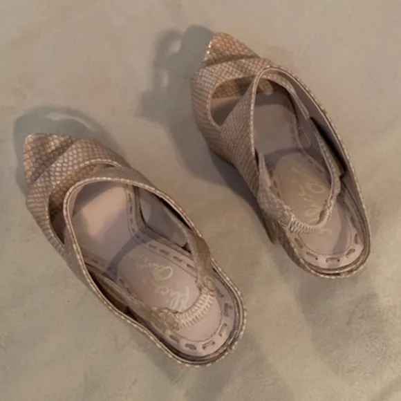 Alice   Olivia Nude Python Leather Platform Sculpted Wedge Heels NWOT