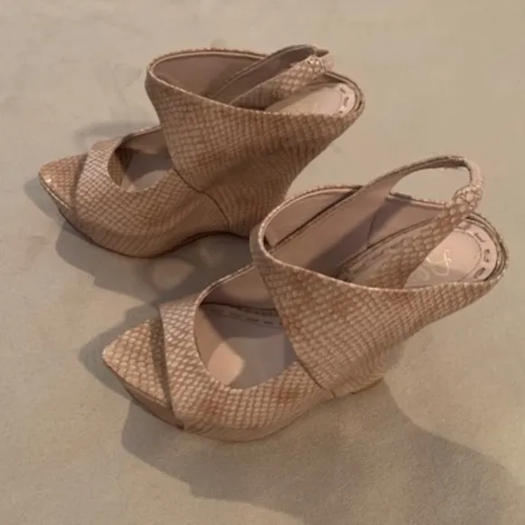 Alice   Olivia Nude Python Leather Platform Sculpted Wedge Heels NWOT