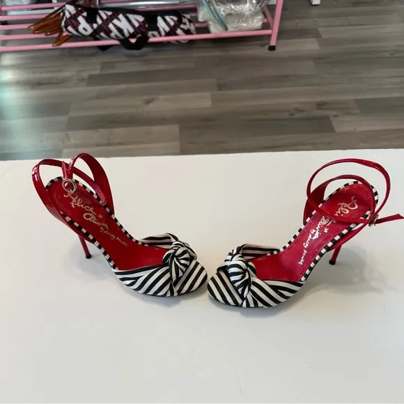 Alice   Olivia Petra Black &amp; White Striped Red Patent Leather Heel Sandals