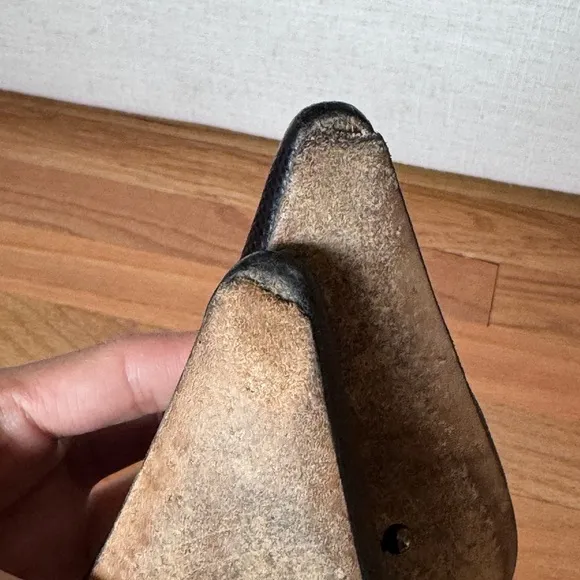 Amalfi Italy Leather heel Pumps with bow details Size 6B