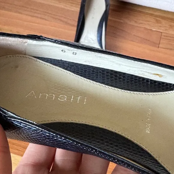 Amalfi Italy Leather heel Pumps with bow details Size 6B