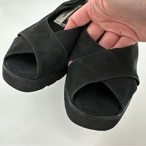 Andre assous featherweights sandals 7.5 black nubuck leather vintage 80s 90s