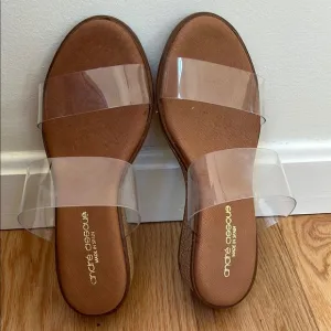 andre assous gwenn wedge sandals in size 38.