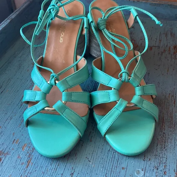 Andree’ Assous Tie-Up Block Sandals Kelly green Size 41 US 10.5 like new Strappy