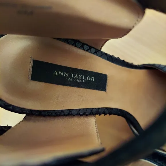 Ann Taylor Black Snakeprint Leather Platform Heels with Buckle Details Size 8